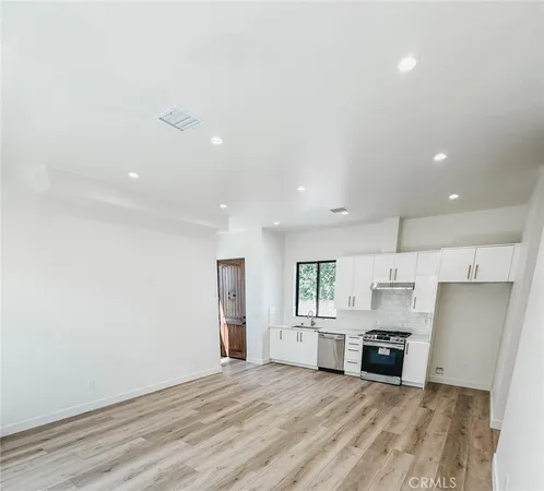$3,950 | 18113 Marilla Street, Northridge, CA 91325