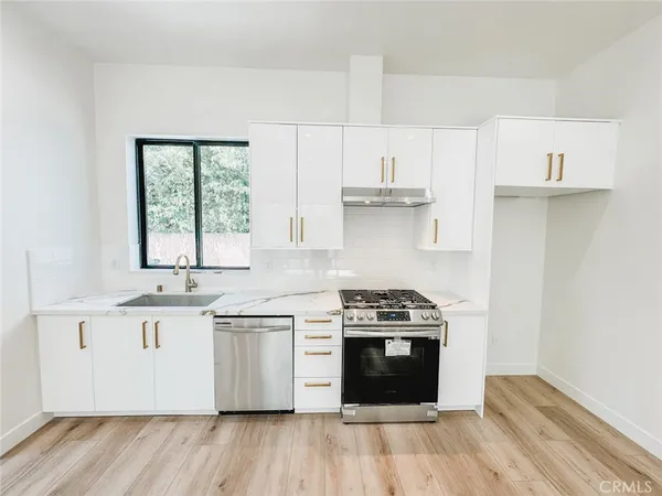 $3,950 | 18113 Marilla Street, Northridge, CA 91325