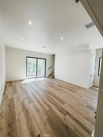 $3,950 | 18113 Marilla Street, Northridge, CA 91325