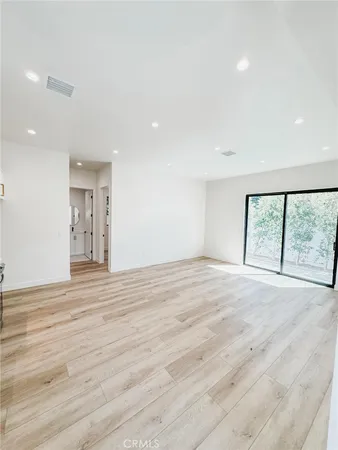 $3,950 | 18113 Marilla Street, Northridge, CA 91325