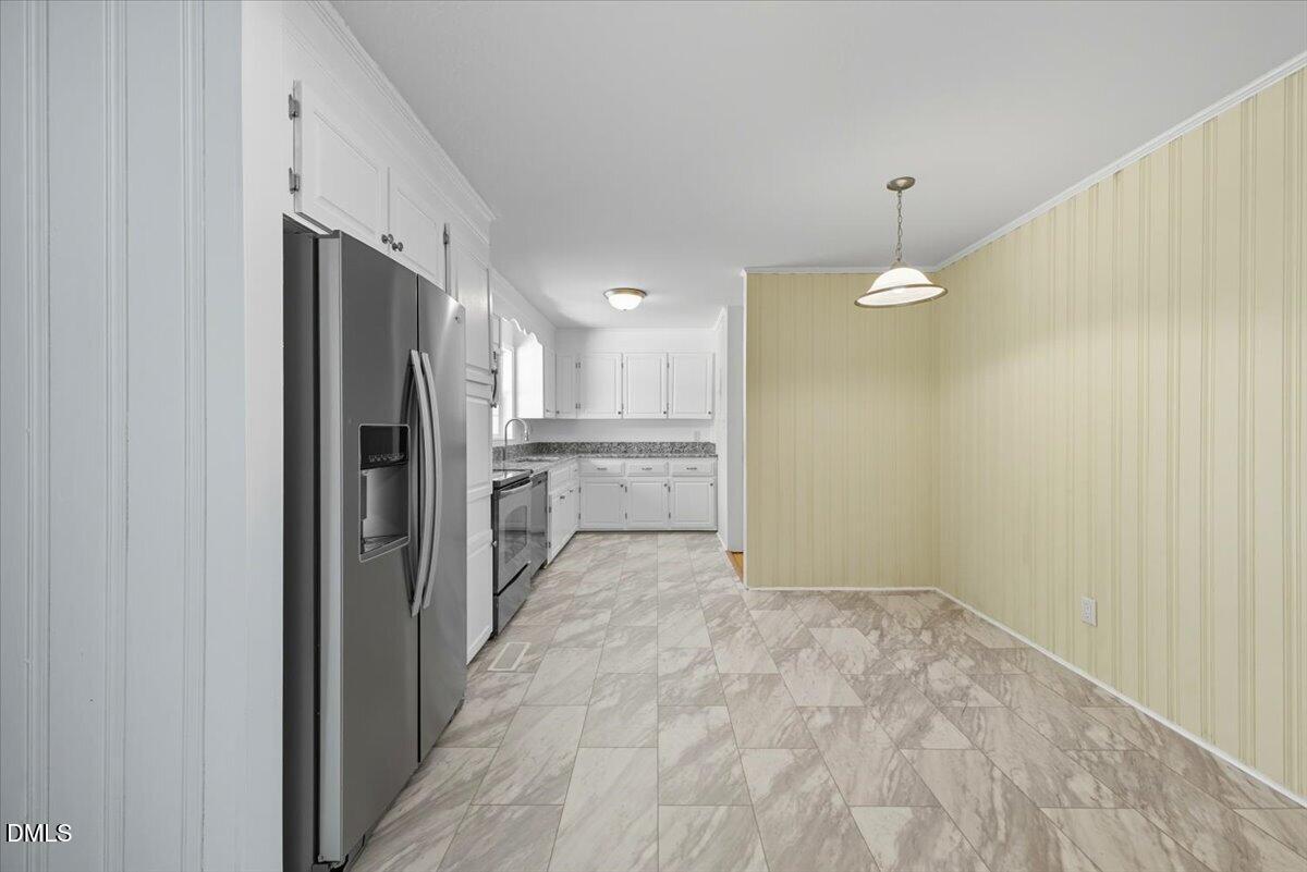 2604 Huntington Road Fayetteville, NC 28303 - Photo 7 of 48 Kitchen