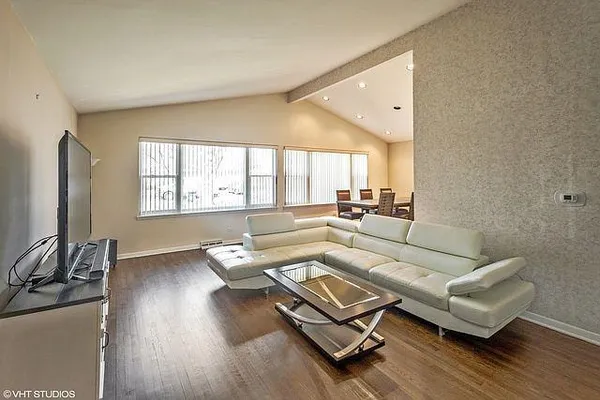 $3,200 | 614 Leamington Avenue, Wilmette, IL 60091