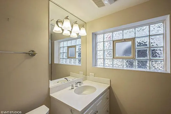 $3,200 | 614 Leamington Avenue, Wilmette, IL 60091