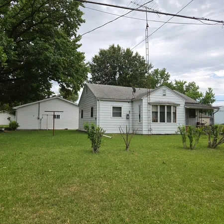 $35,000 | 413 South Broadway Street, Sesser, IL 62884