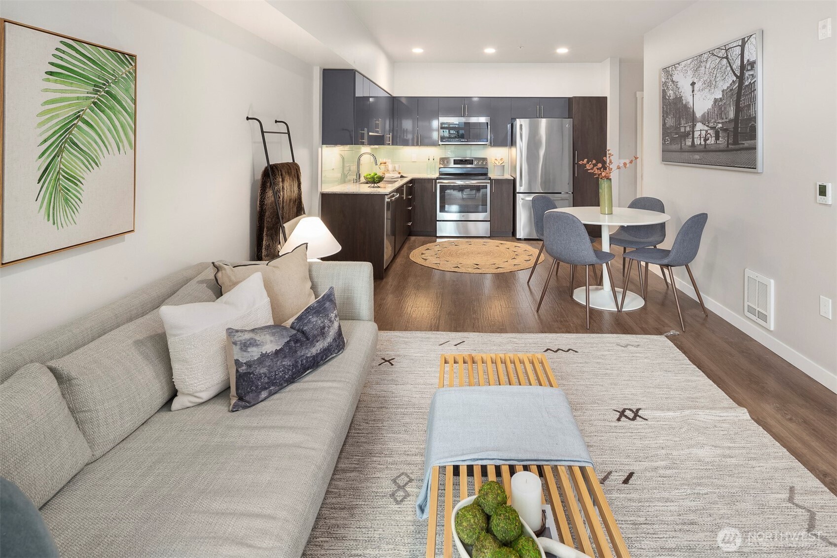 1085 103rd Avenue Northeast, Unit 312 Bellevue, WA 98004 - Photo 4 of 29