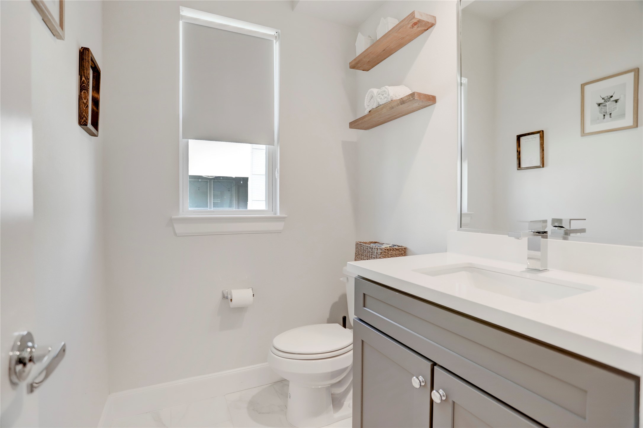2781 Clinton Drive Houston, TX 77020 - Photo 9 of 12 a bathroom with a sink a toilet and mirror