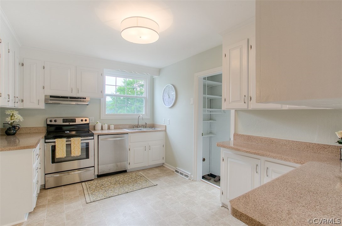 2304 Cranbrook Road Richmond, VA 23229 - Photo 6 of 24 Gallery Image 6