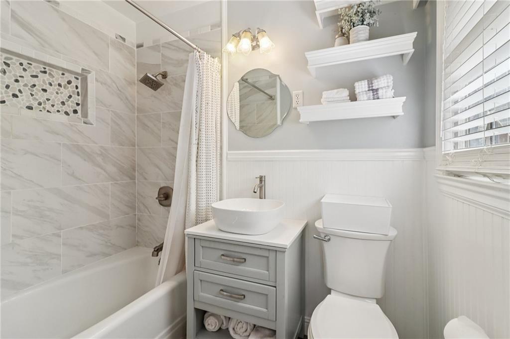 957 Texel Lane Clarkston, GA 30021 - Photo 13 of 27 a bathroom with a toilet a sink and a bathtub