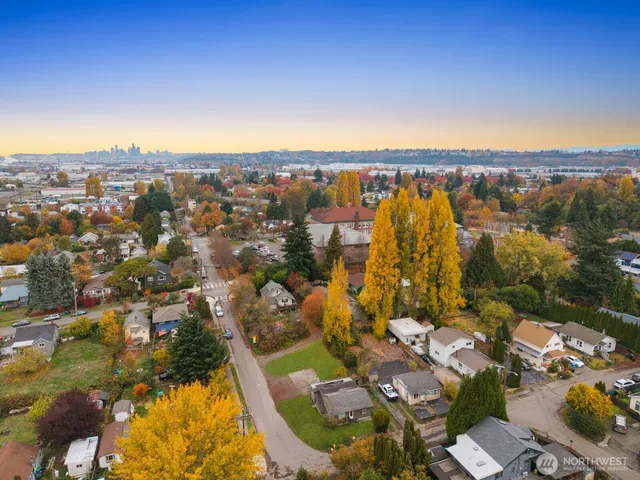 $950,000 | 702 South Director Street, Seattle, WA 98108