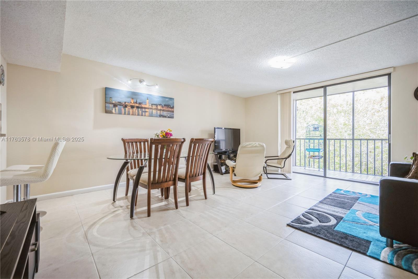 8500 Southwest 133rd Avenue Road, Unit 415 Miami, FL 33183 - Photo 11 of 27 Dinning Area