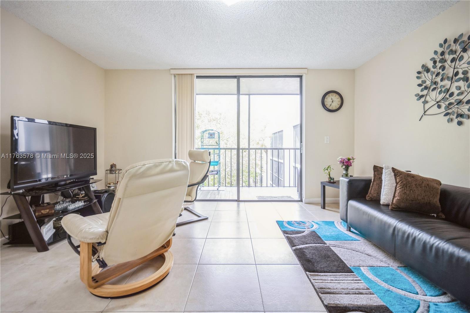 8500 Southwest 133rd Avenue Road, Unit 415 Miami, FL 33183 - Photo 13 of 27 Living Room