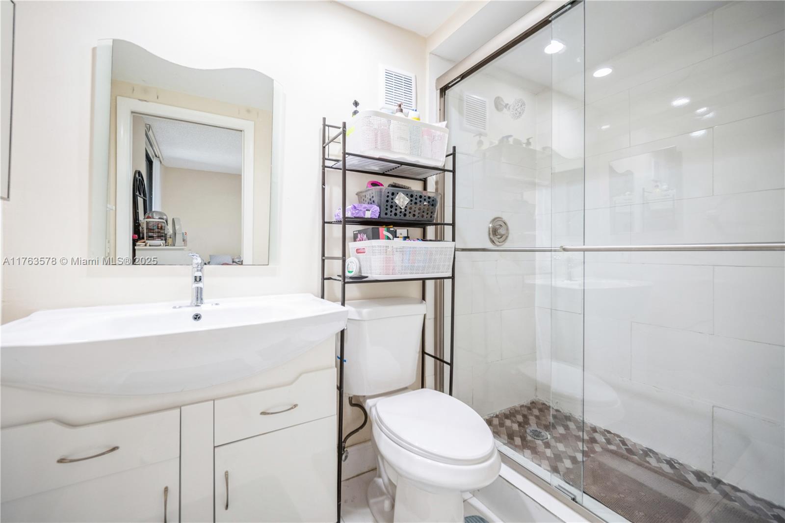 8500 Southwest 133rd Avenue Road, Unit 415 Miami, FL 33183 - Photo 22 of 27 Principl Bedroom