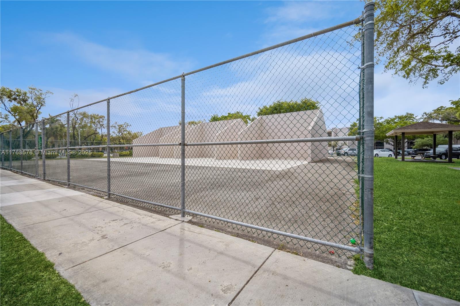 8500 Southwest 133rd Avenue Road, Unit 415 Miami, FL 33183 - Photo 24 of 27 Racketball Court