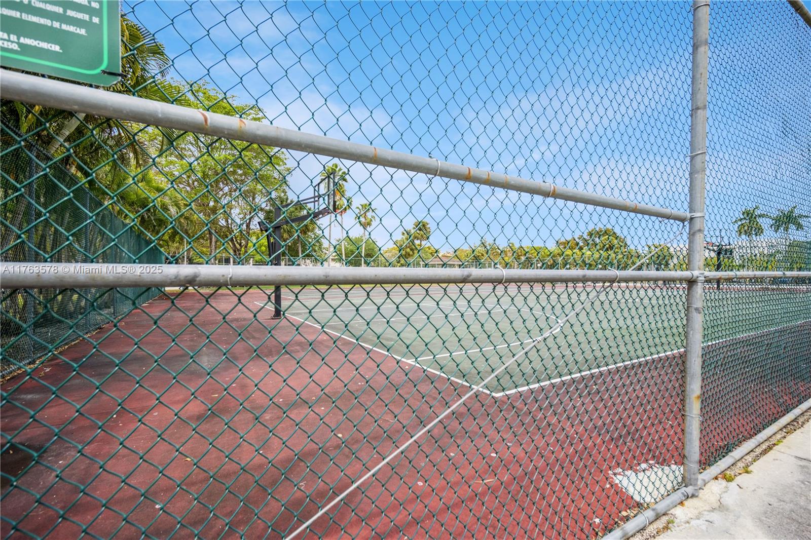 8500 Southwest 133rd Avenue Road, Unit 415 Miami, FL 33183 - Photo 26 of 27 BAsketball Court