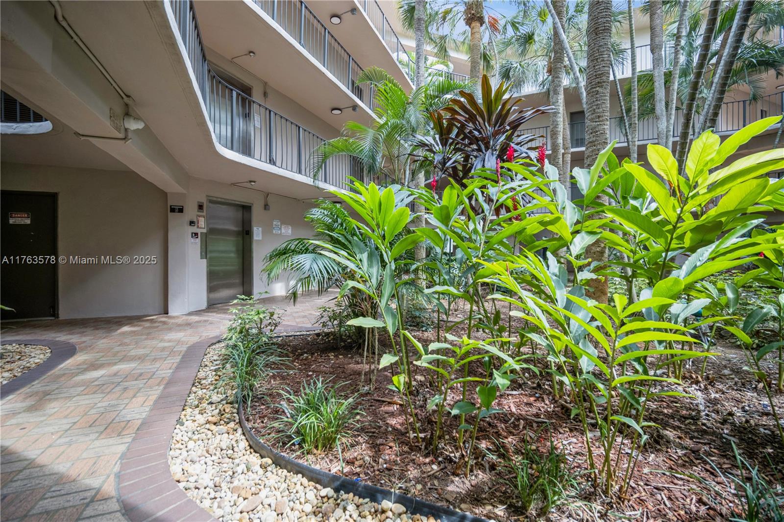 8500 Southwest 133rd Avenue Road, Unit 415 Miami, FL 33183 - Photo 5 of 27 Interior Garden