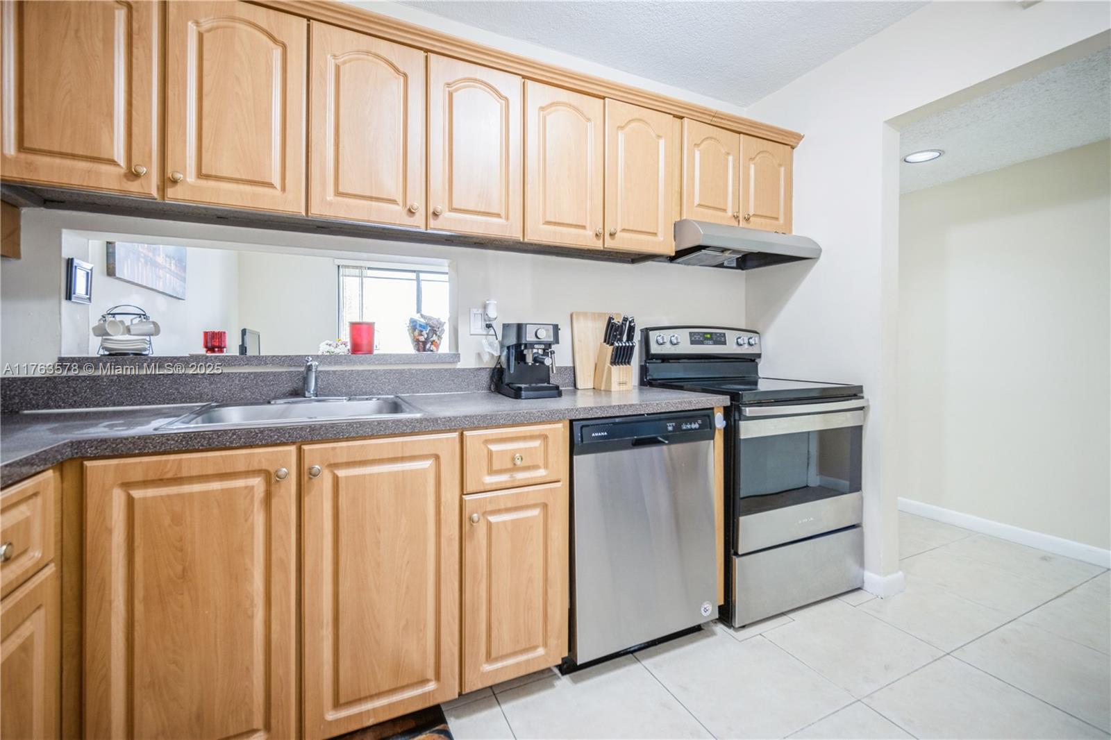 8500 Southwest 133rd Avenue Road, Unit 415 Miami, FL 33183 - Photo 6 of 27 Kitchen