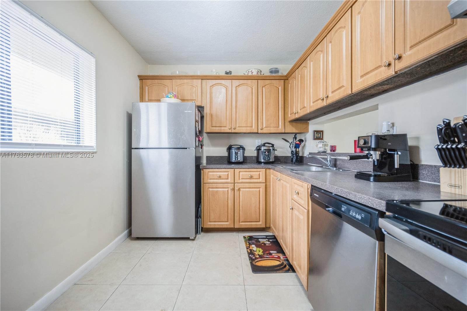 8500 Southwest 133rd Avenue Road, Unit 415 Miami, FL 33183 - Photo 7 of 27 Kitchen