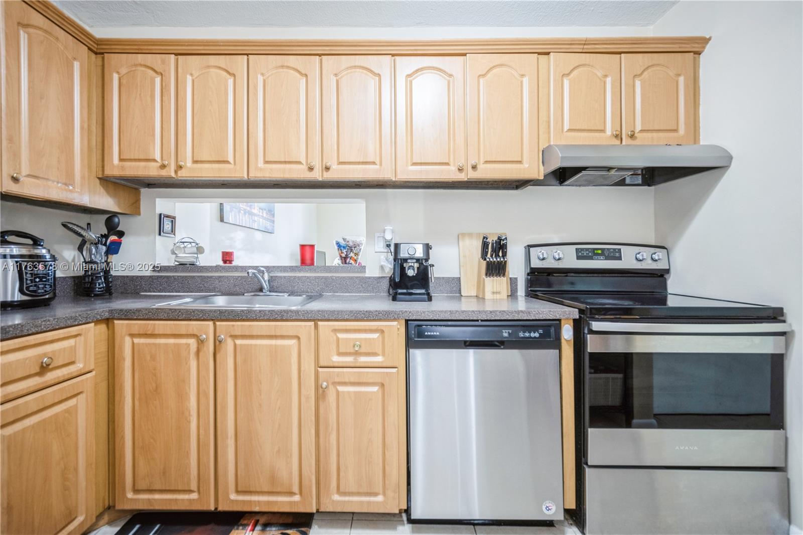 8500 Southwest 133rd Avenue Road, Unit 415 Miami, FL 33183 - Photo 8 of 27 Kitchen