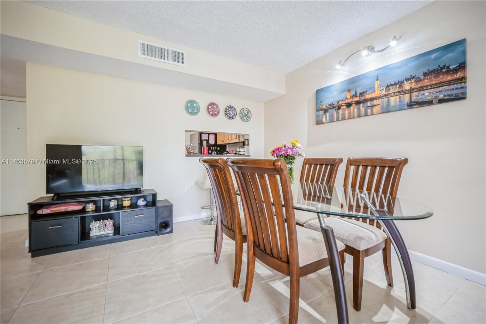 8500 Southwest 133rd Avenue Road, Unit 415 Miami, FL 33183 - Photo 10 of 27 Dinning area