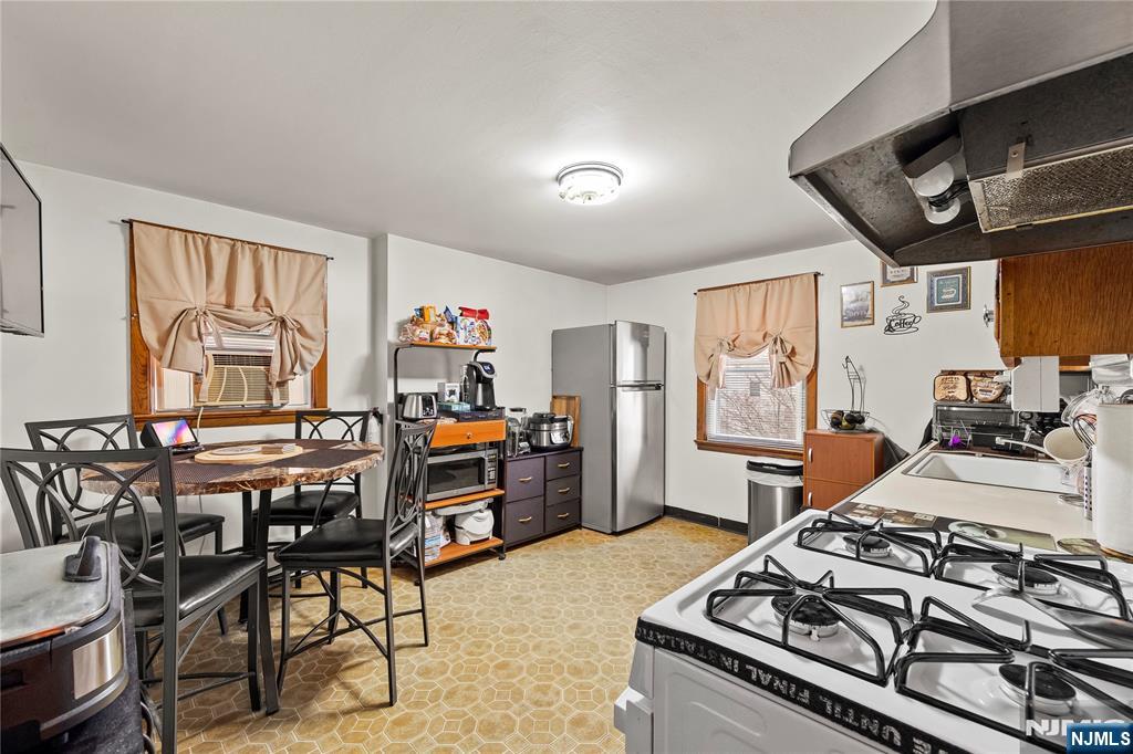 19 Inwood Street Clifton, NJ 07011 - Photo 8 of 28