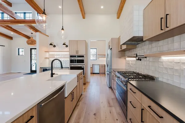 $1,850,000 | 2 Edwards Brg Road, Marion, MA 02738