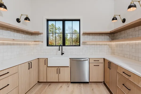 $1,850,000 | 2 Edwards Brg Road, Marion, MA 02738