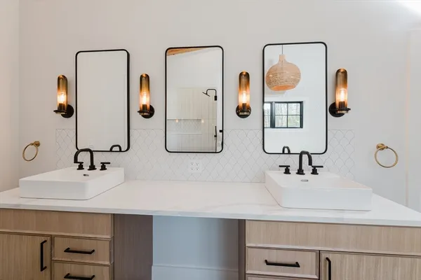 $1,850,000 | 2 Edwards Brg Road, Marion, MA 02738