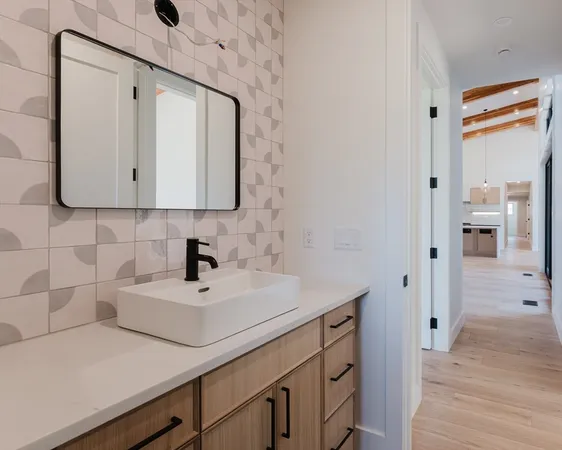 $1,850,000 | 2 Edwards Brg Road, Marion, MA 02738