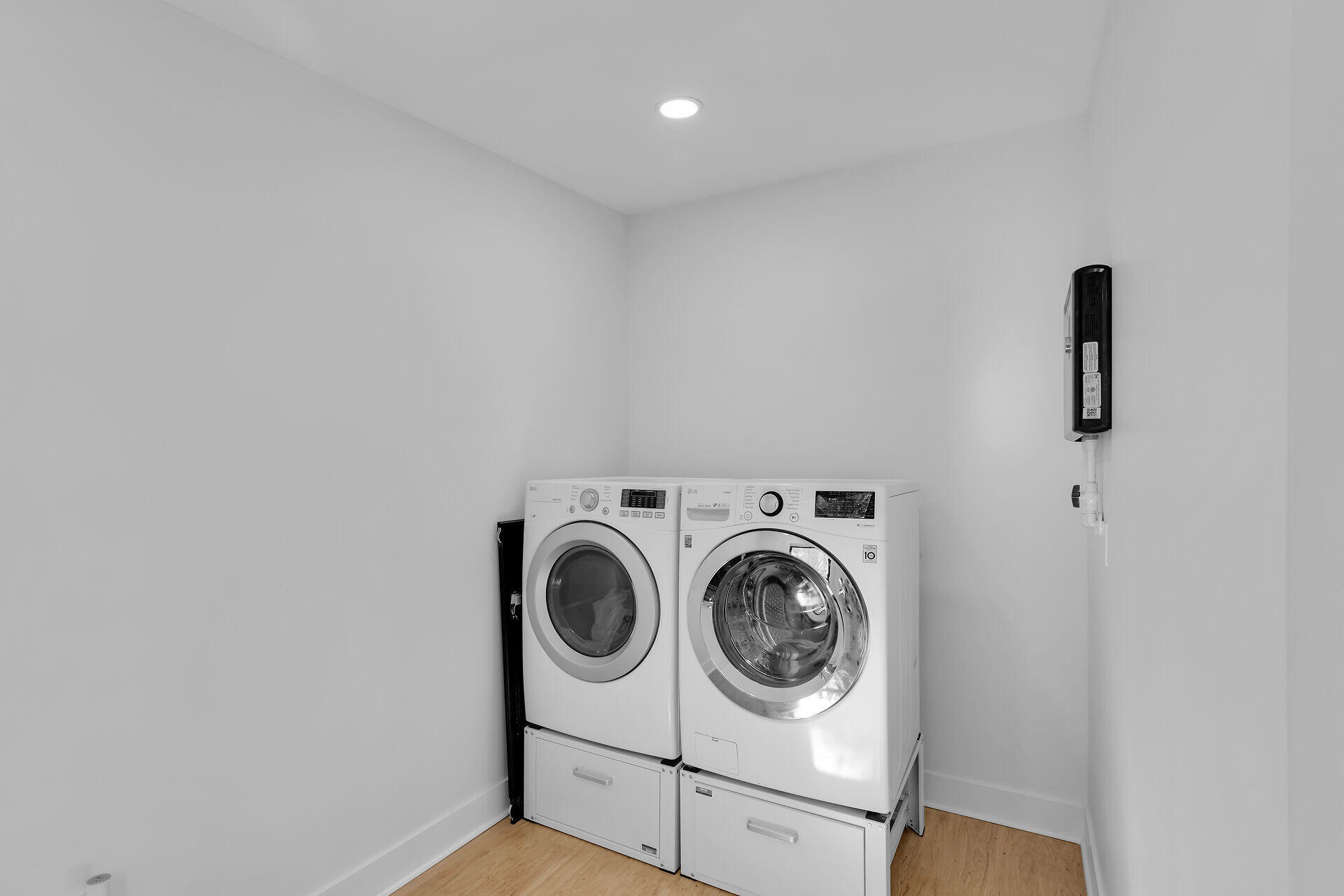 2800 Staples Avenue Key West, FL 33040 - Photo 27 of 42 2800 Staples Ave Laundry Room