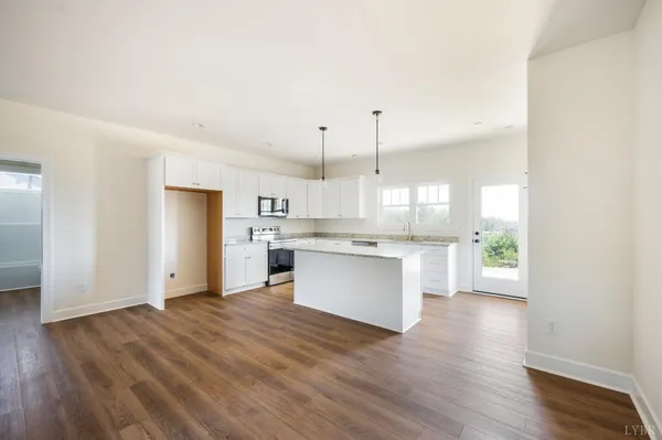 $389,900 | 10578 Leesville Road, Lynch Station, VA 24571