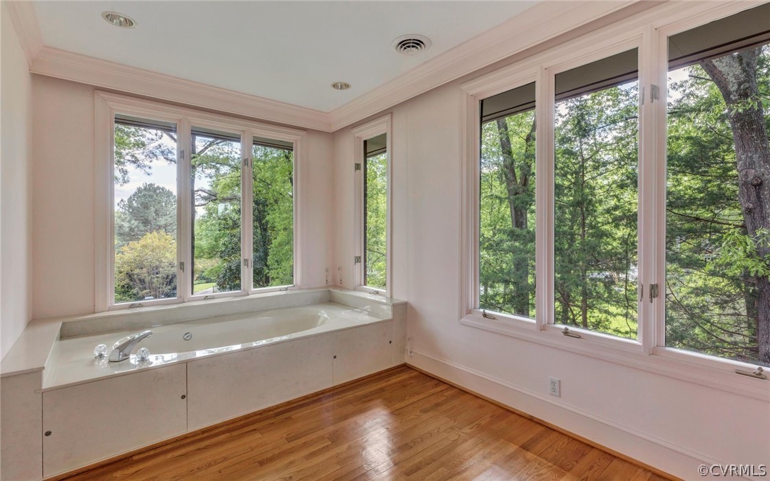 8911 Highfield Road Henrico, VA 23229 - Photo 21 of 43 Jetted tub in the huge bathroom.