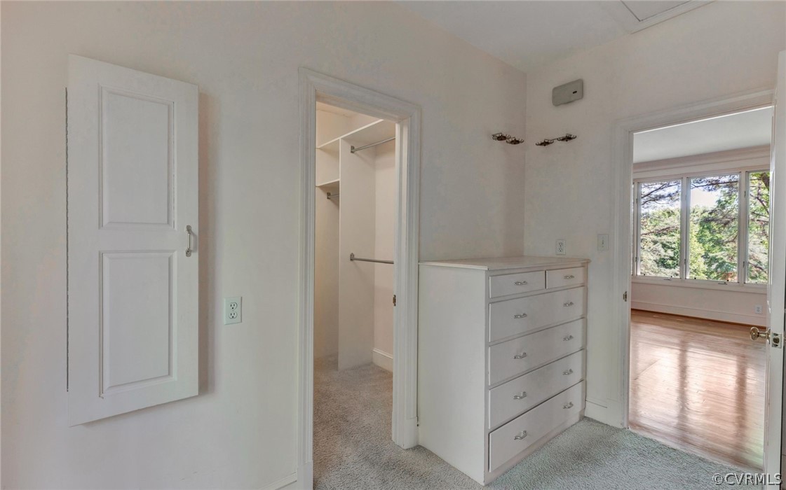 8911 Highfield Road Henrico, VA 23229 - Photo 22 of 43 Dressing room with view to walk-in closet and mast