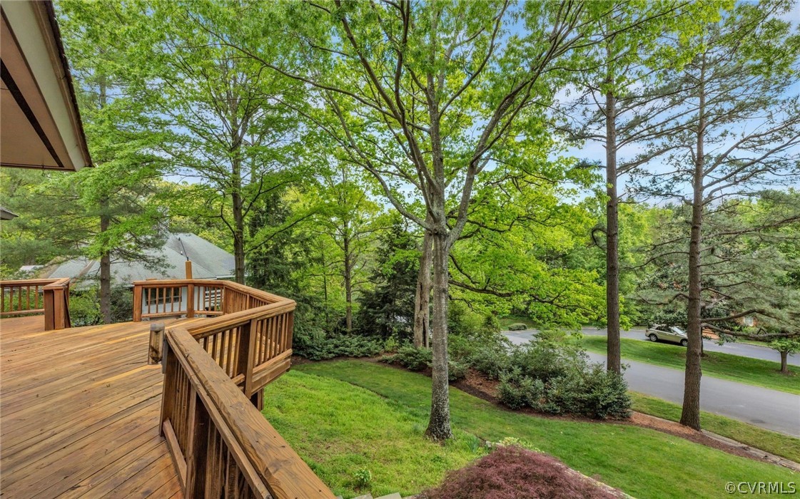 8911 Highfield Road Henrico, VA 23229 - Photo 34 of 43 Great for entertaining and relaxing.