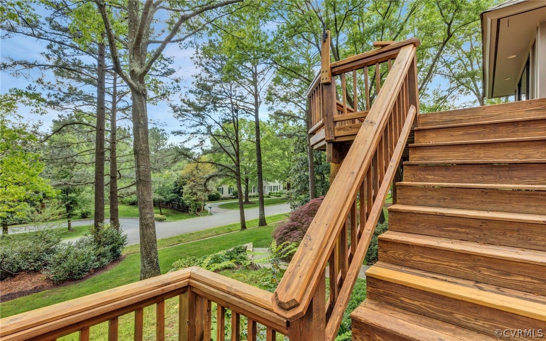 8911 Highfield Road Henrico, VA 23229 - Photo 35 of 43 Stairs from deck to the back yard and driveway.