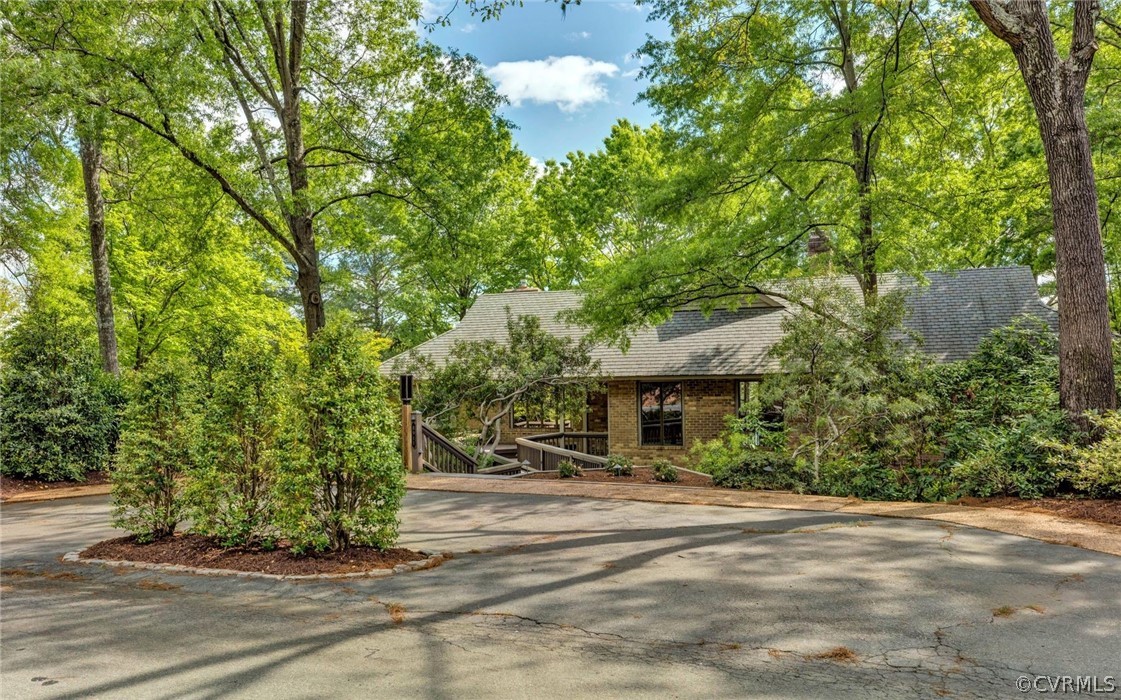8911 Highfield Road Henrico, VA 23229 - Photo 42 of 43 Front entrance and additional parking.