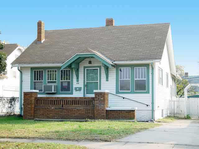 828 South Ash Wichita, KS 67211 - Photo 1 of 1