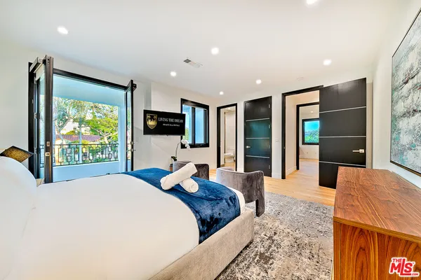 a close up view of washer and dryer