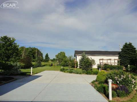 8318 Cook Road Swartz Creek, MI 48473 - Photo 44 of 50 20439940-43.JPG