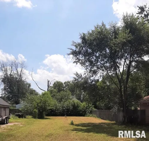 $8,000 | 226 Herget Street, Pekin, IL 61554