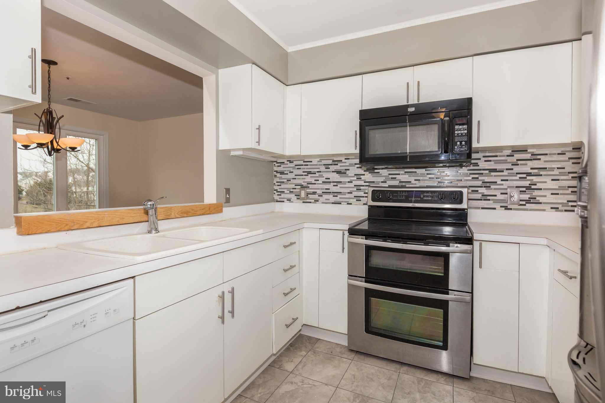 345 Pleasanton Road, Unit A32 Westminster, MD 21157 - Photo 2 of 29 Kitchen