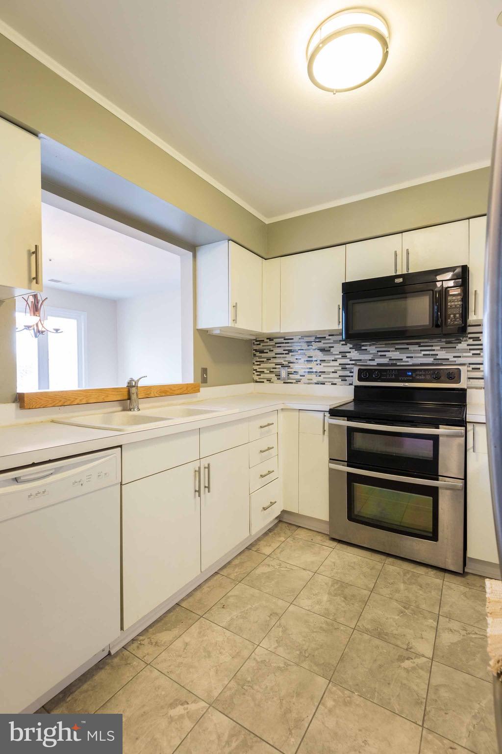 345 Pleasanton Road, Unit A32 Westminster, MD 21157 - Photo 4 of 29 Kitchen