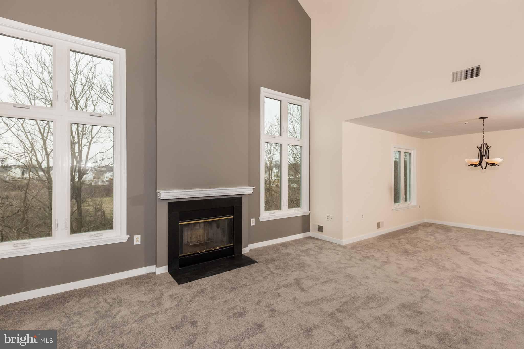 345 Pleasanton Road, Unit A32 Westminster, MD 21157 - Photo 9 of 29 Living Room