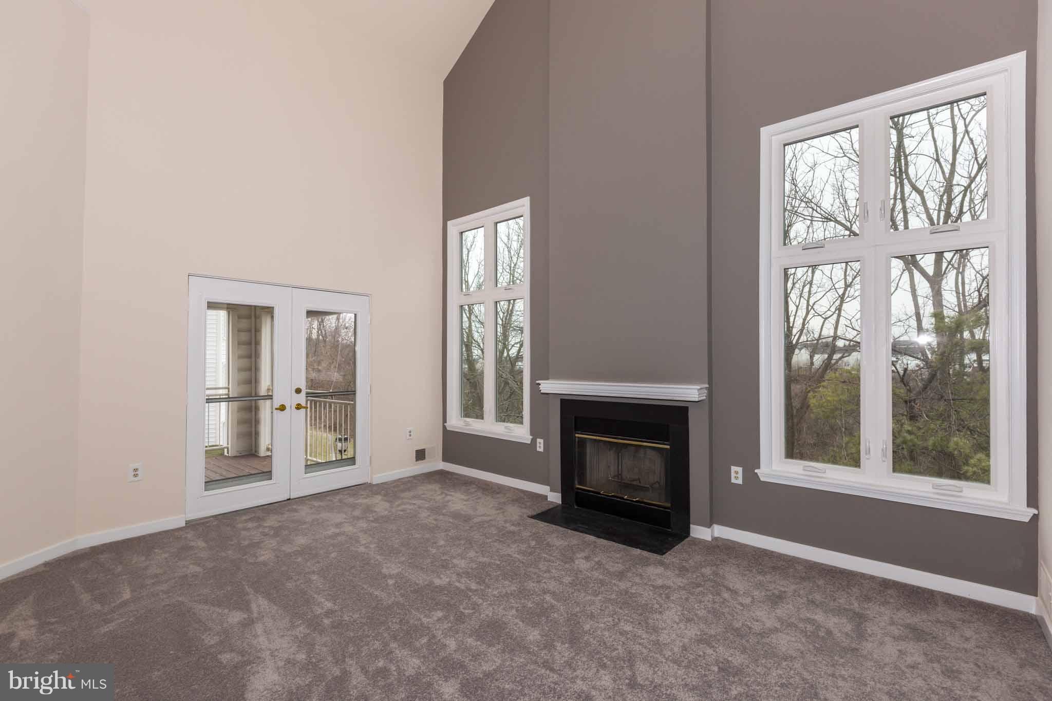 345 Pleasanton Road, Unit A32 Westminster, MD 21157 - Photo 10 of 29 Living Room