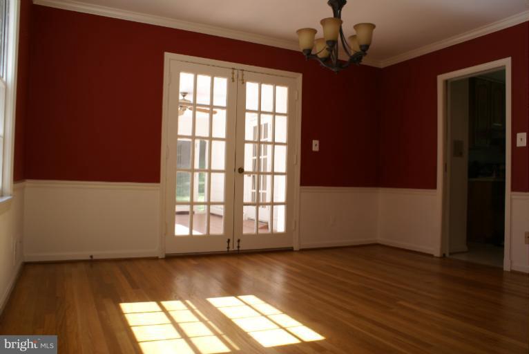 820 Turkey Run Road McLean, VA 22101 - Photo 2 of 18 Dining Room