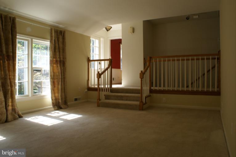 820 Turkey Run Road McLean, VA 22101 - Photo 4 of 18 Living Room