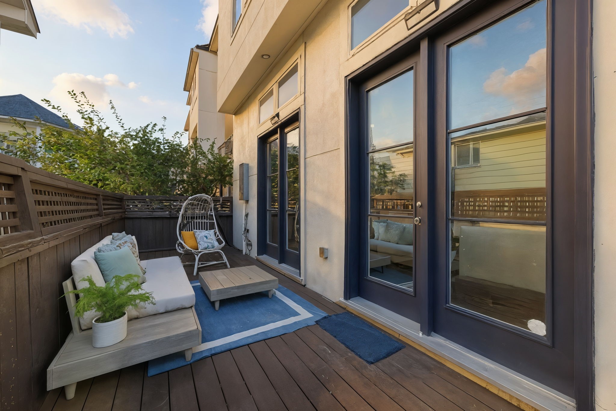 1360 West 25th Street Houston, TX 77008 - Photo 15 of 37 a view of sitting area with furniture and wooden floor