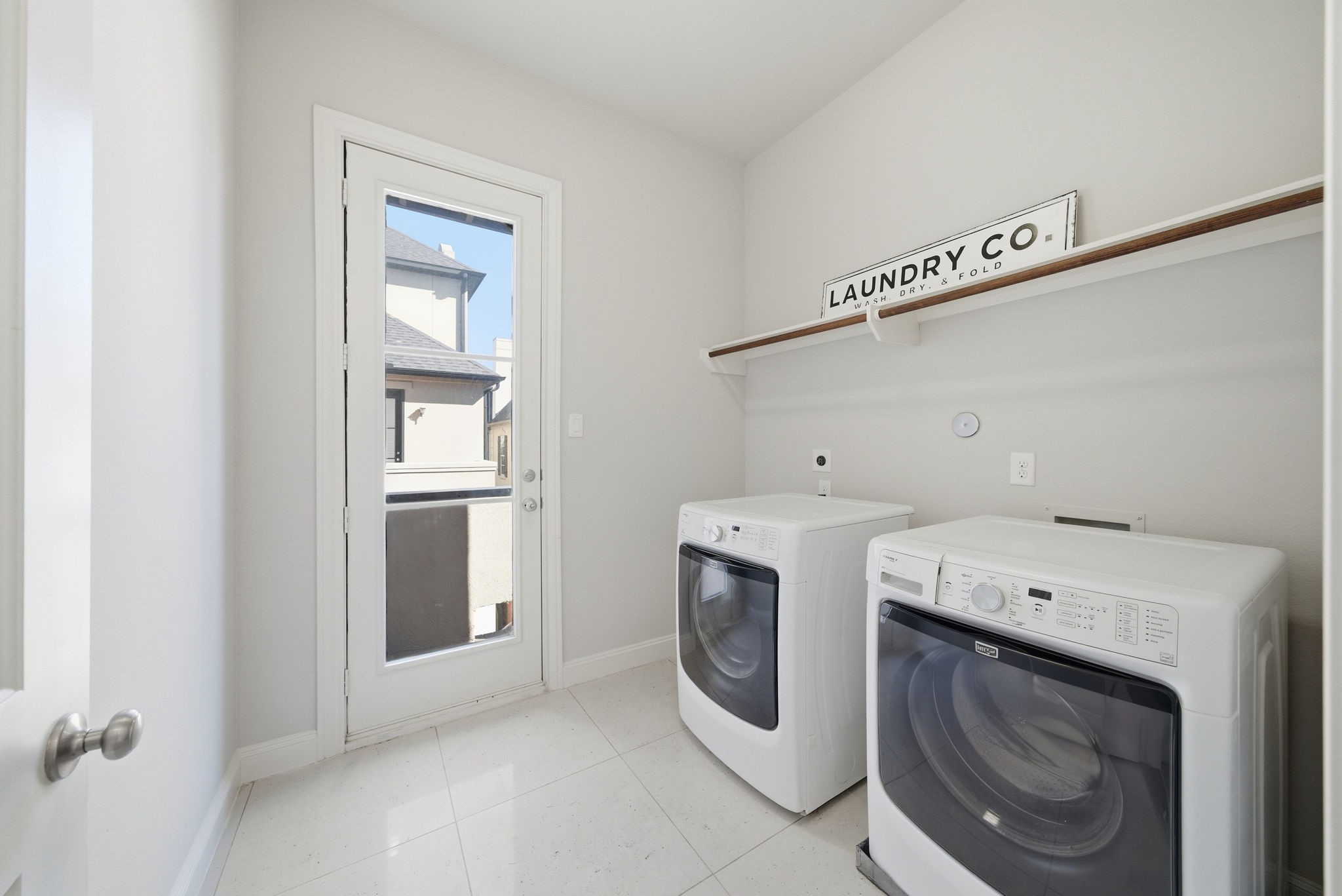 1360 West 25th Street Houston, TX 77008 - Photo 27 of 37 a utility room with dryer and washer