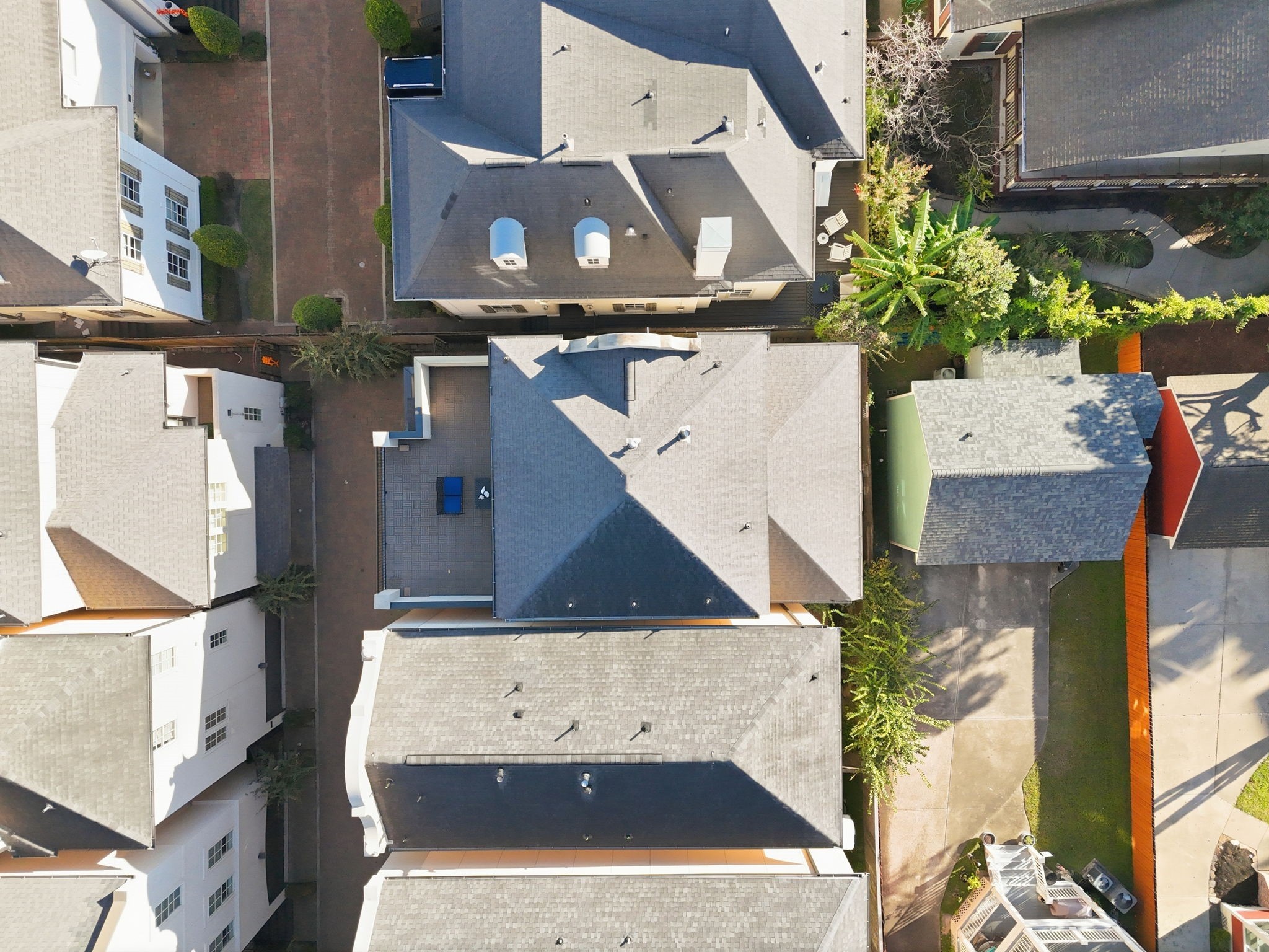 1360 West 25th Street Houston, TX 77008 - Photo 34 of 37 an aerial view of a house with a yard