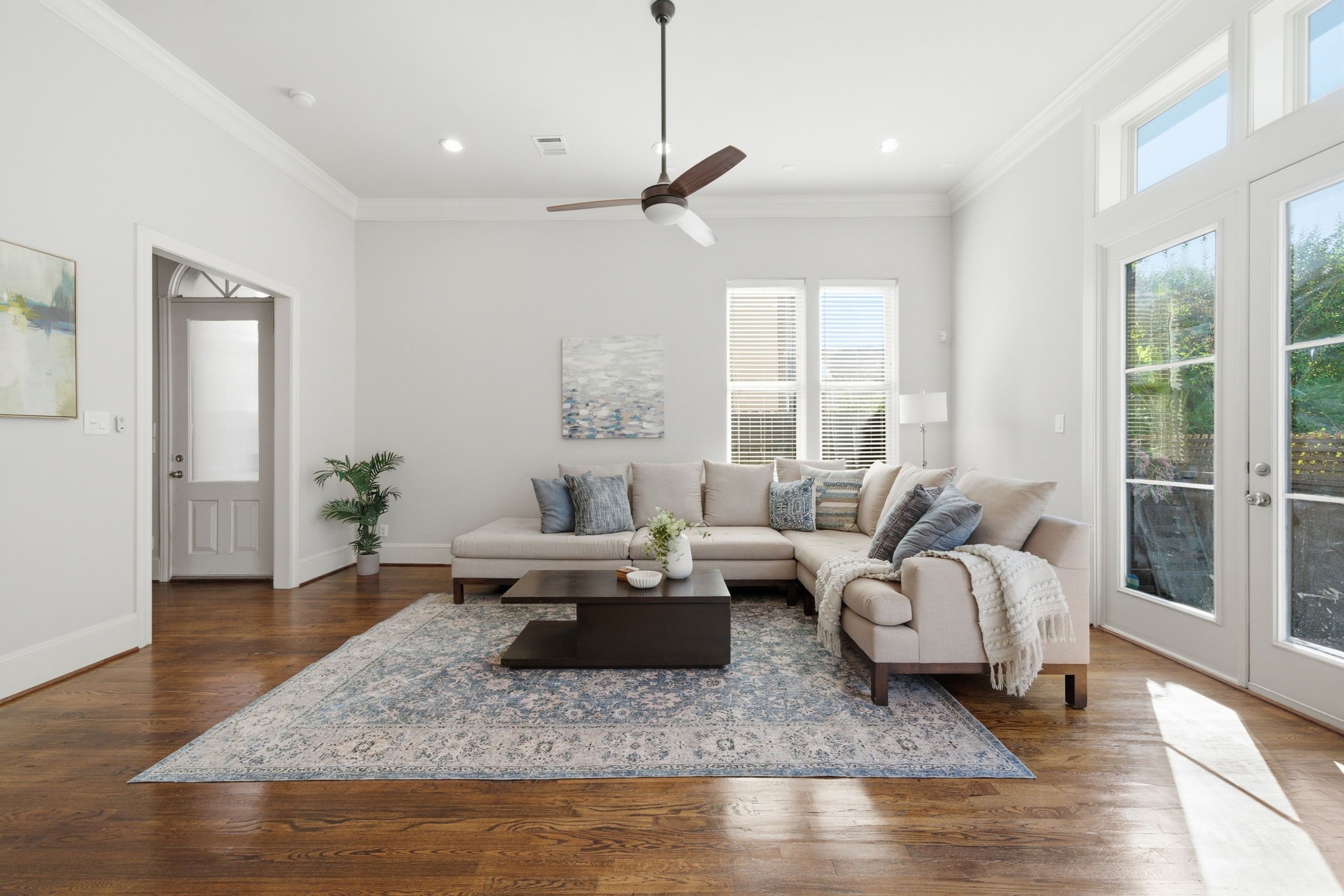 1360 West 25th Street Houston, TX 77008 - Photo 6 of 37 a living room with furniture wooden floor and a large window