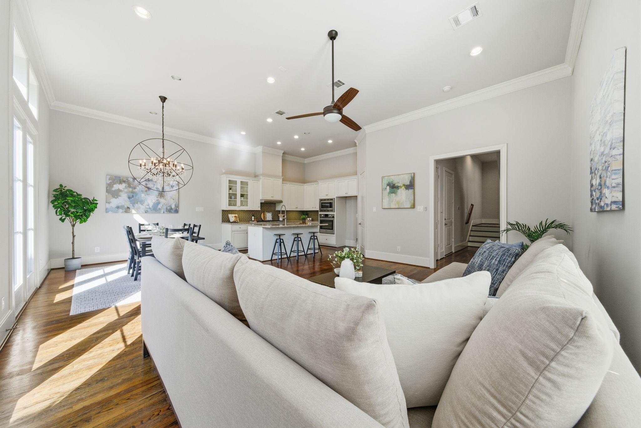 1360 West 25th Street Houston, TX 77008 - Photo 8 of 37 a living room with furniture and a chandelier